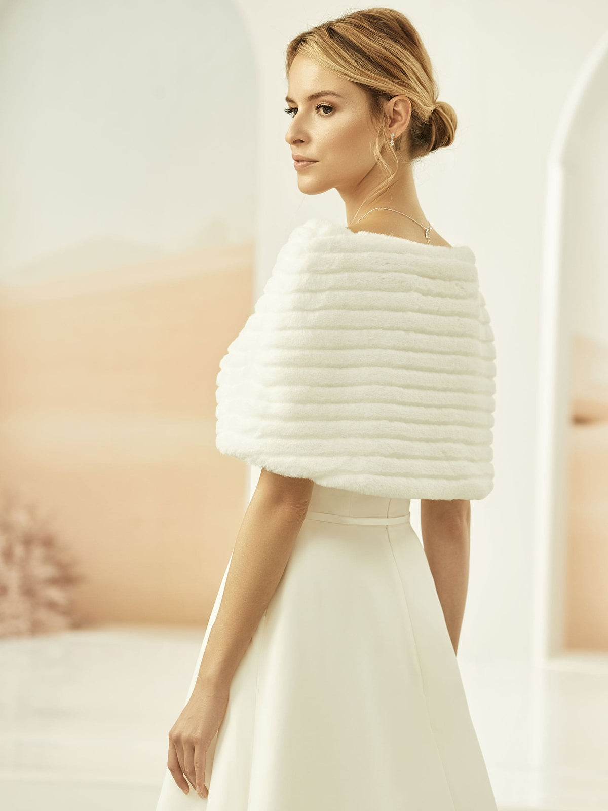 Braut-Cape E329 Detailansicht