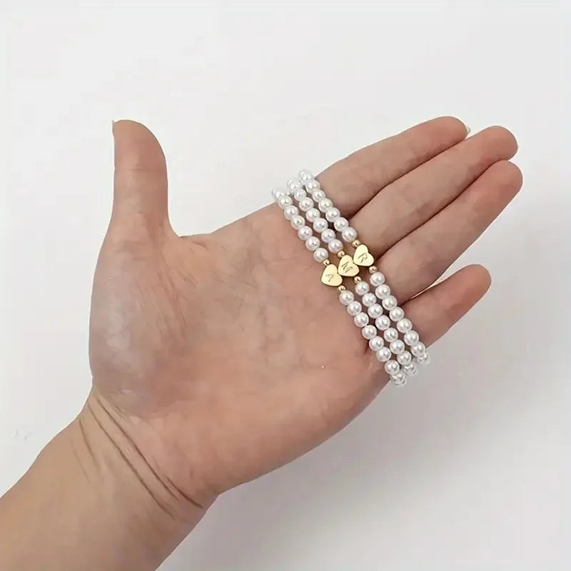 Perlenarmband mit Initialen